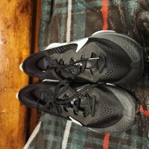 Nike Terra Kiger trail running/hiking shoe, Men's size 6